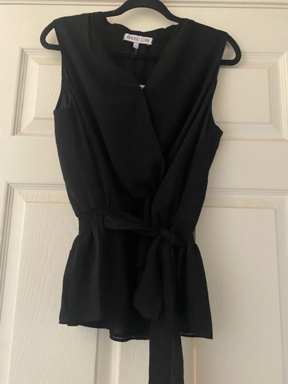 Nikki Lund tie top